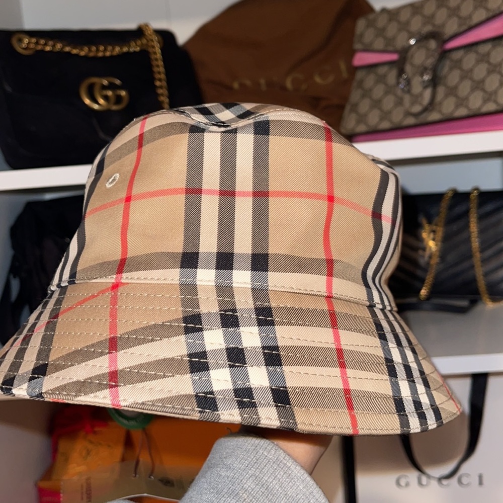Authentic Burberry bucket hat size medium